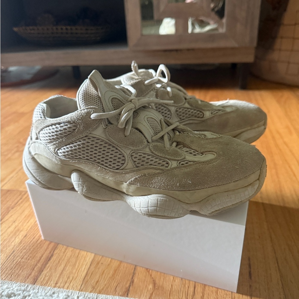 Yeezy sneakers - Picture 2 of 6